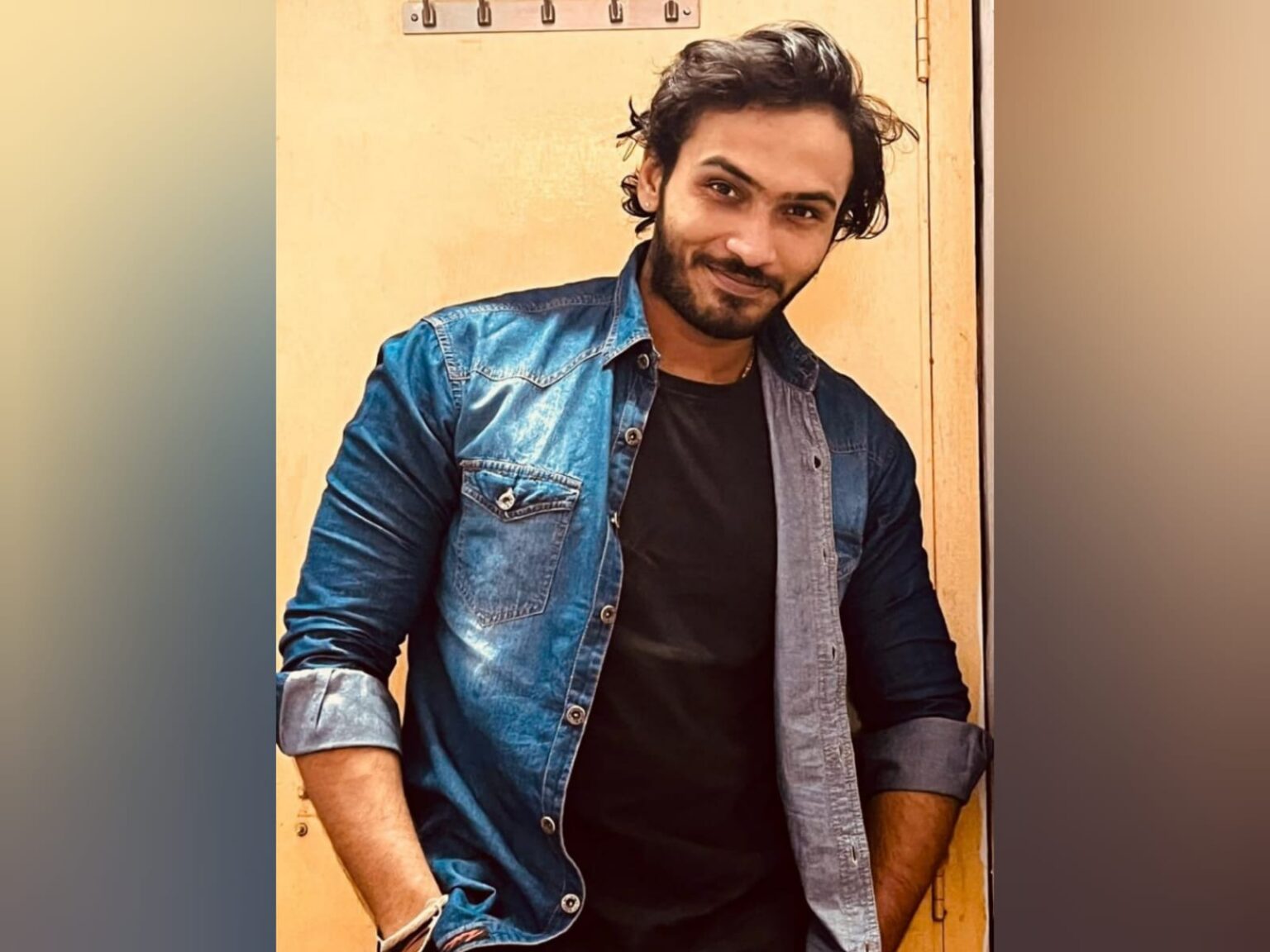 After all the struggles Vinod Jain makes his way to B-Town!